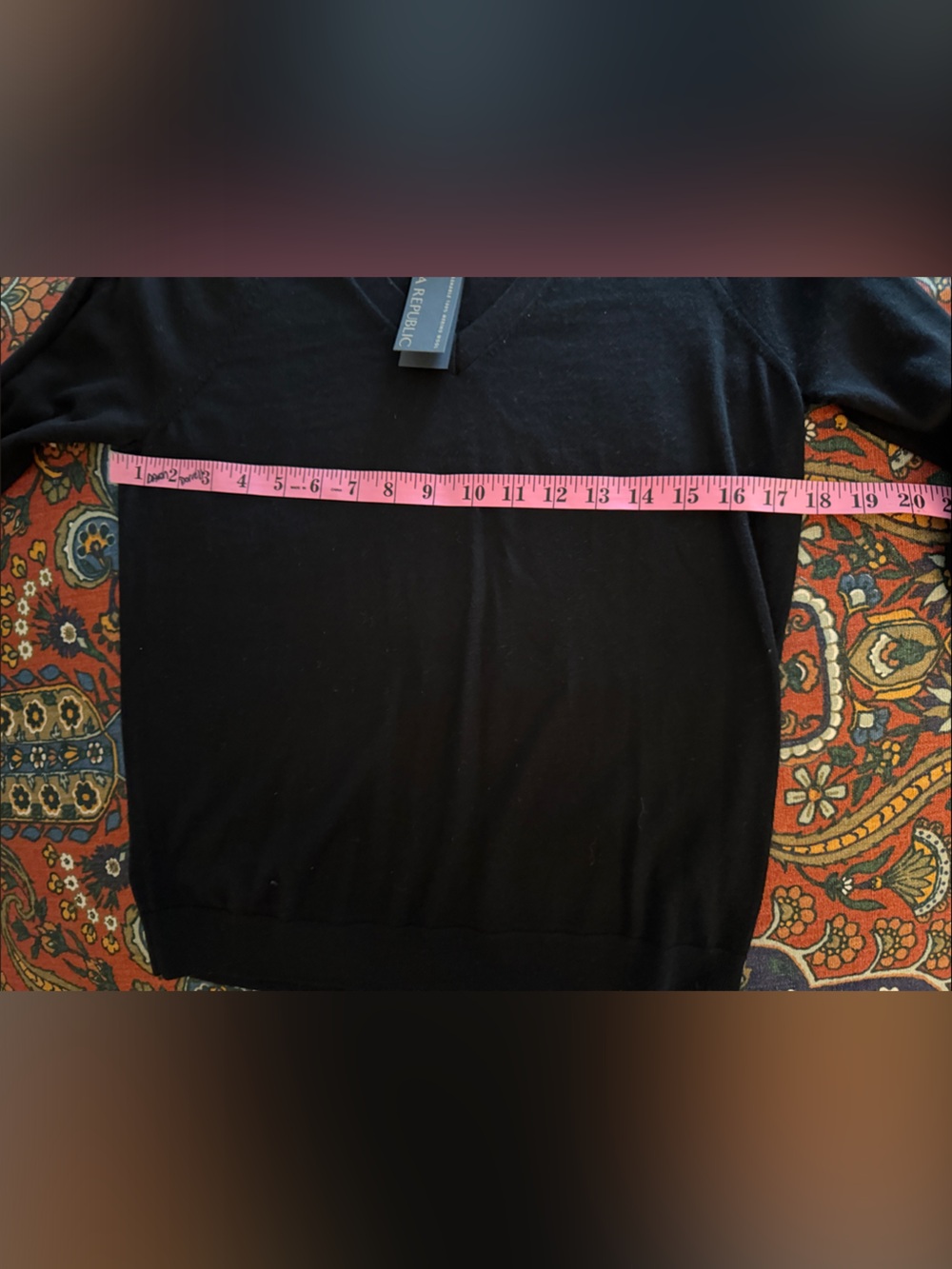 Banana Republic Black V-Neck Long Sleeve Sweater - Picture 5 of 6